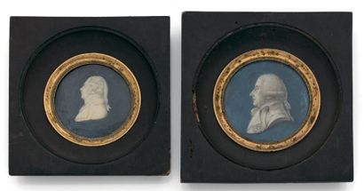 null DEUX MINIATURES:
Portraits d'homme de profil en grisaille.
Vers 1790.
D_5,6...