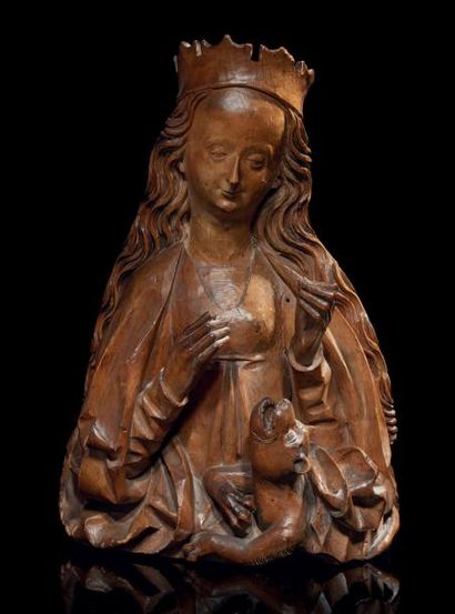 null Buste de sainte Marguerite en tilleul sculpté, dos creusé. La tête ceinte d'une...