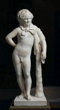 null Jeune garçon représenté en Hercule en marbre sculpté en rondebosse.
Le jeune...