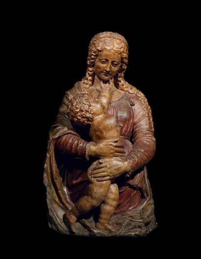 Vierge à l'Enfant en pierre sculptée en ronde-bosse,...