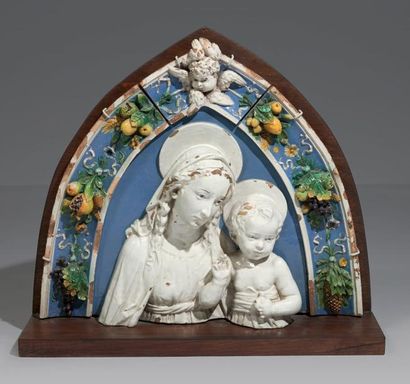 null Buste de Vierge à l'Enfant en fort relief en terre cuite émaillée polychrome...