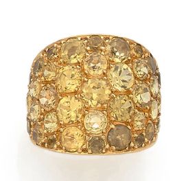 RENE BOIVIN 
BAGUE large en or 18K (750), pavée de péridots.
Poinçon de maître.
Tour...