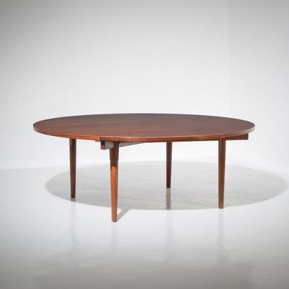 HANS J. WEGNER (1914-2007) Danemark 
Grande table de salle à manger circulaire
Palissandre...
