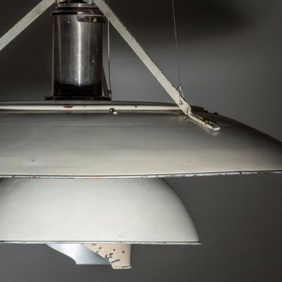 POUL HENNINGSEN (1894-1967) Danemark 
Rare et exceptionnelle suspension orientable...