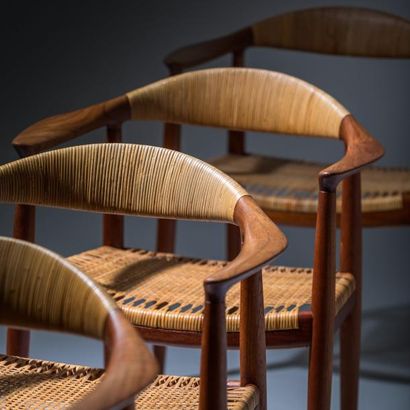 HANS J. WEGNER (1914-2007) Danemark 
Suite de quatre fauteuils «Round Chair» modèle...