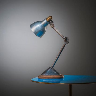 BERNARD-ALBIN GRAS (1886-1943) France Lampe de table à bras articulé modèle «207»...