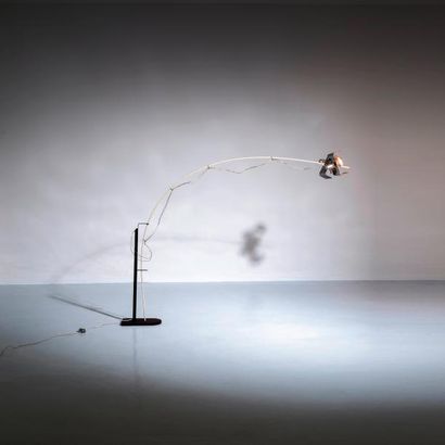 VALMASSOI & CONTI 
Rare lampadaire modèle «L'Amo»
Fonte de fer, métal chromé et bambou...