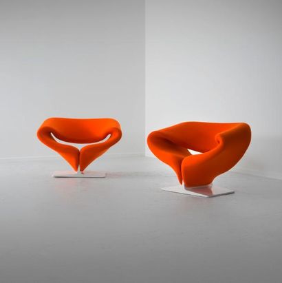 PIERRE PAULIN (1927-2009) France Paire de fauteuils «Ribbon Chairs» modèle «F 582»...