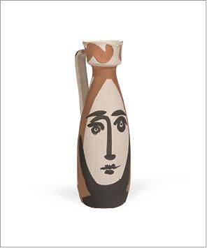 Pablo Picasso (1881-1973) Bouteille femme, vers 1956
Grès émaillé noir et vert sur...