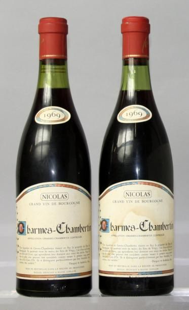 null * 2 BOUTEILLES CHARMES CHAMBERTIN Grand cru - Ets. NICOLAS 1969
Une étiquette...