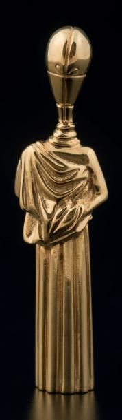 Giorgio De Chirico (1888-1978) 
Pendentif “Petite muse”, circa 1980
Bronze doré
Signé
Édition...