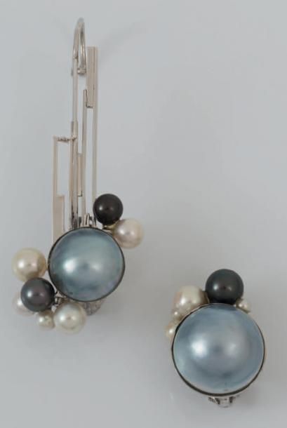 JEAN VENDOME (FRANCE 1930) 
Boucles d'oreilles “Nocturne”, circa 1990
Or blanc, perles...