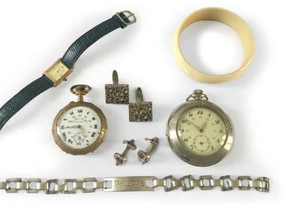 null LOT COMPRENANT: deux montres de gousset en métal, un bracelet gourmette et deux...