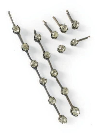 null ELÉMENTS ET BRIS DE BRACELET en argent sertis de diamants de taille ancienne.
Poids...