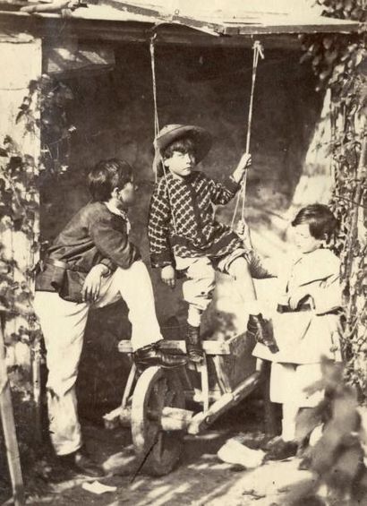 ECOLE ANGLAISE 3 jeunes garçons posant, vers 1860 Épreuve sur papier albuminé d'après...
