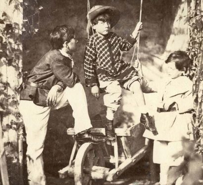 ECOLE ANGLAISE 3 jeunes garçons posant, vers 1860 Épreuve sur papier albuminé d'après...