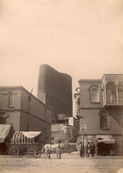 BAKOU, AZERBAÏDJAN 4 photographies vers 1890 Port, vues générales, vue de la Tour...