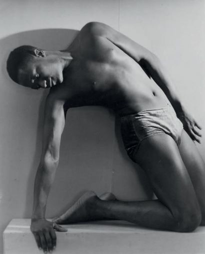 [FERAL BENGA] (1906-1957) 2 photographies vers 1930 du célèbre danseur des Folies-Bergères...