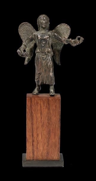 null STATUETTE DE VANTH.
Art Étrusque, ca. IVe siècle av. J.-C.
Rare statuette représentant...
