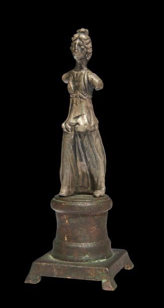 null STATUETTE DE DÉESSE.
Art Romain, IIIe-IVe siècles.
Statuette représentant une...