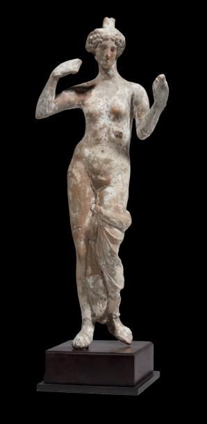 null STATUETTE DE VÉNUS.
France, Sisteron (?), Art Romain, Ier-IIe siècles.
Statuette...