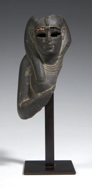 null ISIS LACTANS.
Égypte, fin de la Basse Époque, ca. XXXe dynastie.
Buste de statuette...