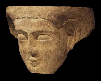 null MASQUE DE SARCOPHAGE.
Égypte, Époque Ptolémaïque.
Masque de sarcophage sculpté...