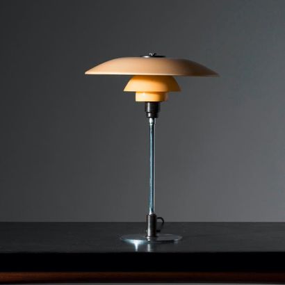 POUL HENNINGSEN | 1894-1967 | Danemark 
Lampe de table modèle «PH 4/3»
Métal chromé,...