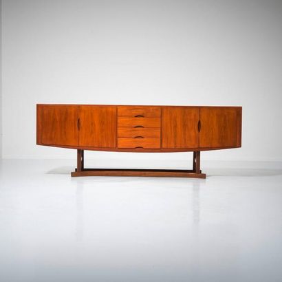 JOHANNES ANDERSEN | 1903-1995 | Danemark 
Enfilade modèle «HB20»
Teck
Édition Bech...