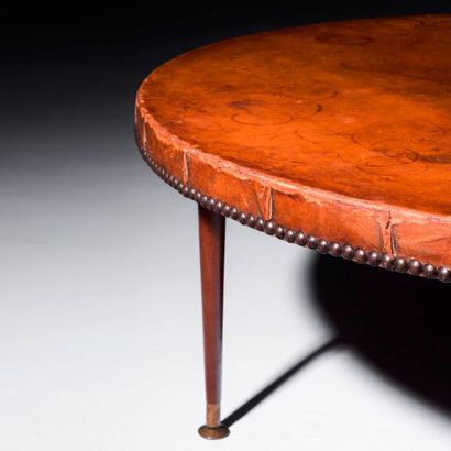 OTTO SCHULTZ | 1882-1970 | Allemagne 
Table basse circulaire
Laiton, hêtre teinté...