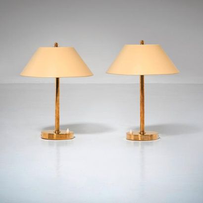 PAAVO TYNELL | 1890-1973 | Finlande 
Paire de lampes de table modèle «5007»
Laiton...