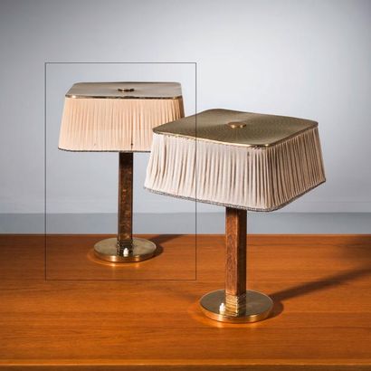 PAAVO TYNELL | 1890-1973 | Finlande 
Lampe de table modèle «5066»
Laiton, acajou,...