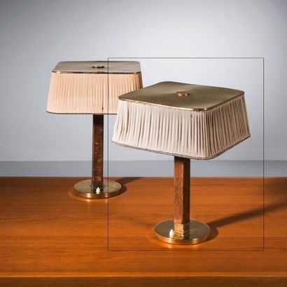 PAAVO TYNELL | 1890-1973 | Finlande 
Lampe de table modèle «5066»
Laiton, acajou,...