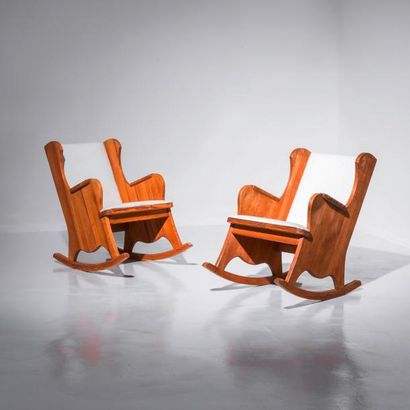 AXEL EINAR HJORTH | 1888-1959 | Suède 
Paire de fauteuils à bascule issus de la série...
