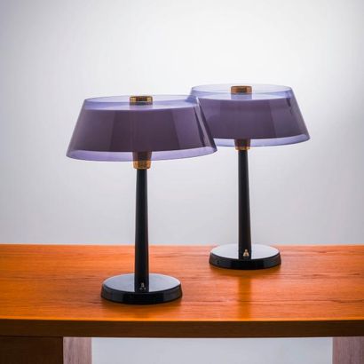 YKI NUMMI | 1925-1984 | Finlande 
Paire de lampes de table modèle «40-027»
Perspex...