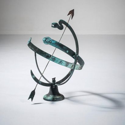 Travail SUÉDOIS 
Cadran solaire dit «au serpent»
Bronze patiné
Vers 1920
H_59 cm...