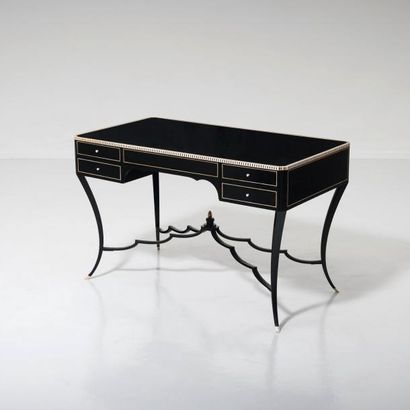 FOLKE BENSOW | 1886-1971 | Suède 
Unique table volante à système
Bois noirci et ivoire
Réalisée...