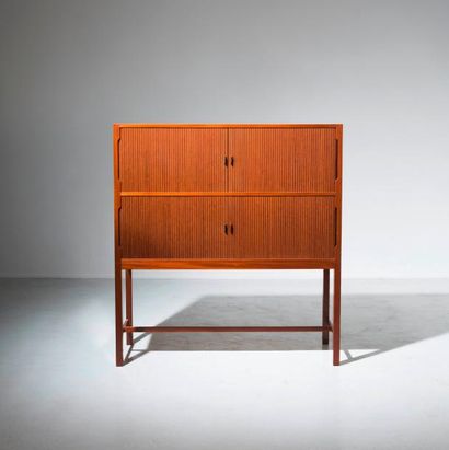 OLE WANSCHER | 1903-1985 | Danemark 
Cabinet
Acajou et laiton
Réalisé par le Master...