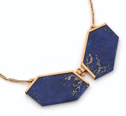 JEAN VENDOME 
Collier «Papillon» en or 18K (750) et tranches de lapis lazuli de forme...