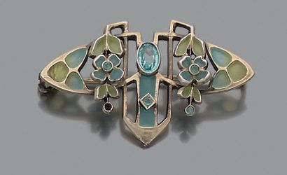 THEODOR FARHNER 
Broche en argent ajourée, en motifs fleuris stylisés émaillés plique-à-jour,...