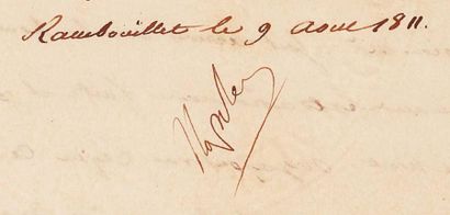 NAPOLÉON Ier Lettre signée « Napole », 1 ½ pages in-4 ; Rambouillet, 9 août 1811....