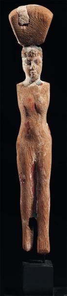 ÉGYPTE Porteuse d'offrandes. Statuette représentant une jeune femme debout, dans...