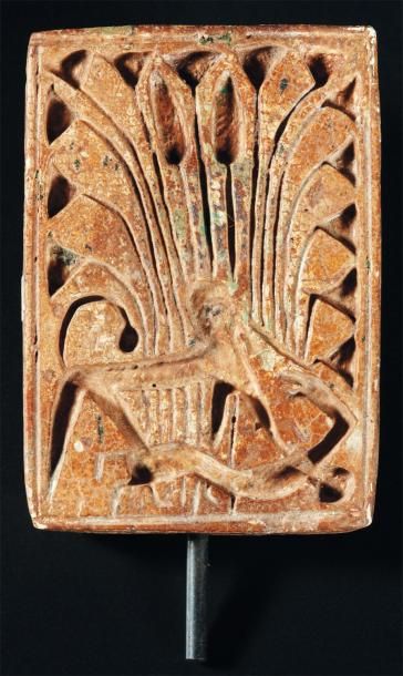 ÉGYPTE Amulette sculptée sur une face de deux cartouches fautifs au nom de Psousennes...