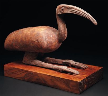 ÉGYPTE Grande statuette votive représentant un ibis au repos (animal consacré du...