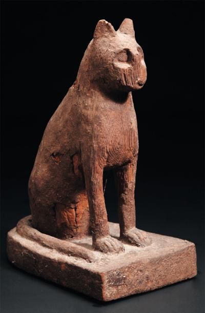 ÉGYPTE Statuette votive représentant la déesse chatte Bastet assise sur son séant,...