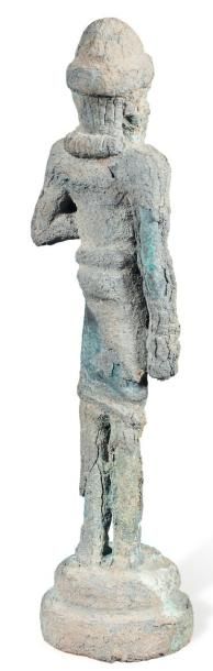 ORIENT Statuette d'orant. Très rare statuette représentant un homme debout sur une...