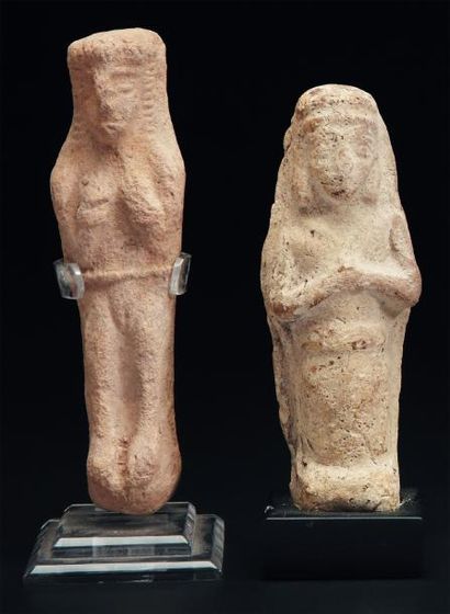 ORIENT Lot composé de deux statuettes représentant Astarté, les mains posées sous...