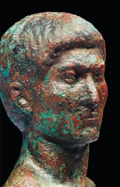 null Rare buste attribué à Germanicus (15 av. J.-C. - 19 apr. J.-C.). Il est représenté...