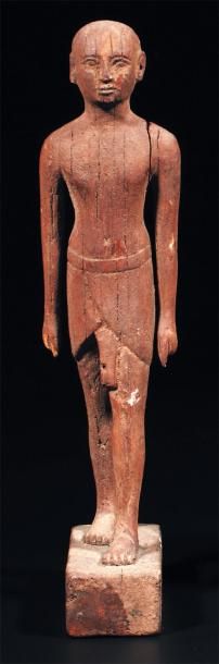 ÉGYPTE Statuette de dignitaire. Il représente un homme au crâne rasé, dans l'attitude...