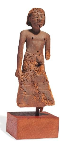 ÉGYPTE Statuette de dignitaire. Elle représente un homme debout, dans l'attitude...